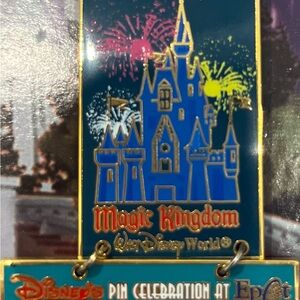 LE 2500 Disney Magic Kingdom Blue Castle Pin